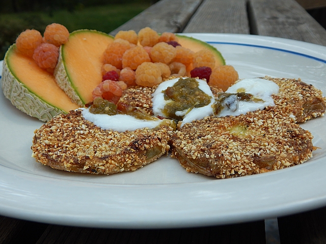 What comes to mind when you think of eating a green tomato? For most of us, it’s a plate of breaded and fried slices or salsa verde. Learn to make Fried Green Tomatoes and Fresh Green Tomato Salsa.